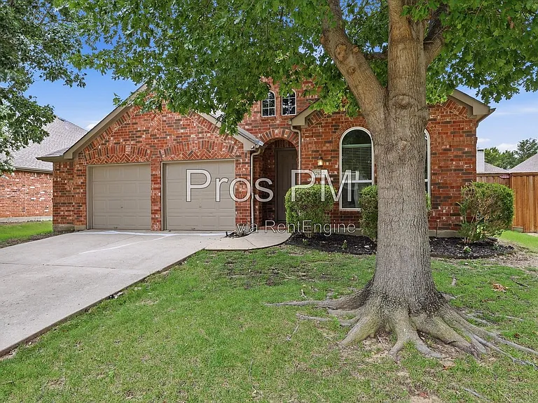 2432 Chesterwood Dr — Photo 3
