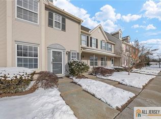 52 Curtis Ct, Kendall Park, NJ 08824