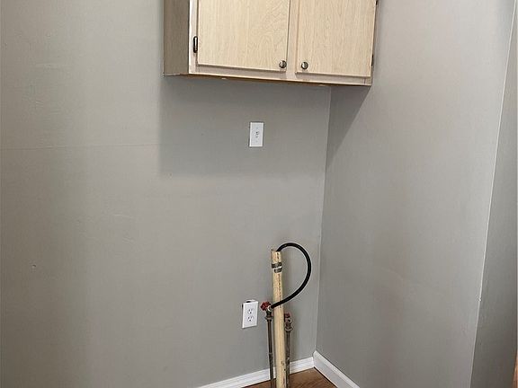 3rd image of 14 Heward Ave