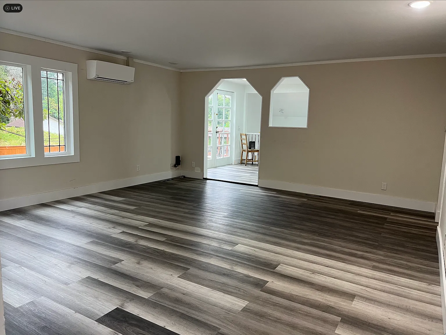 4 bed, 2500 sqft, $3,950 — Photo 3
