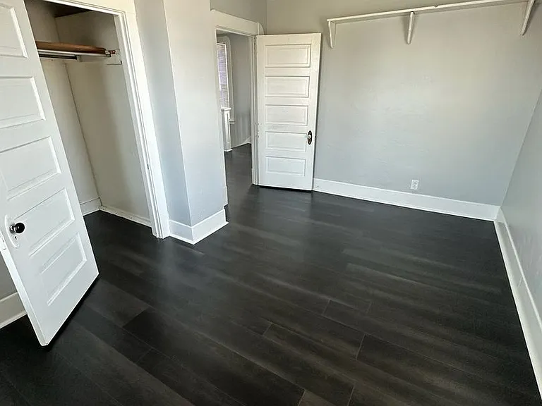 323 W Myrtle St — Photo 25
