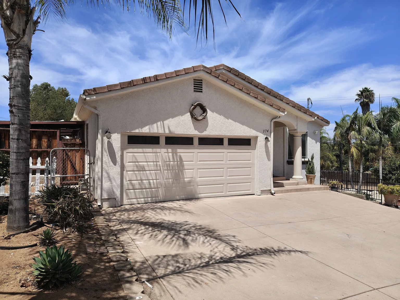 3 bed, 2.5 bath, 2104 sqft, $4,600 — Photo 1