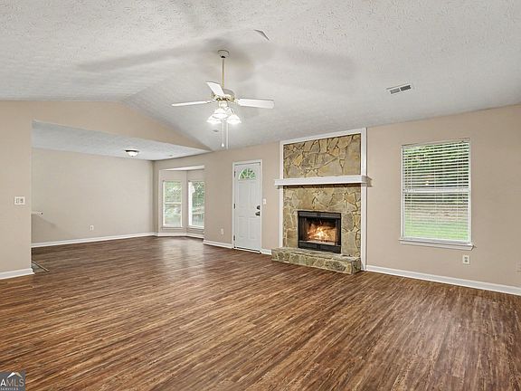 3rd image of 2900 Rosecommons Dr