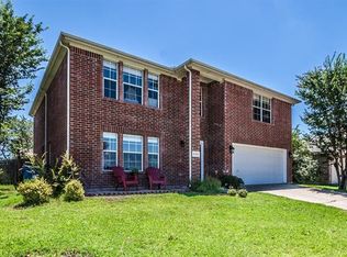 220 Oxford Dr, Roanoke, TX 76262