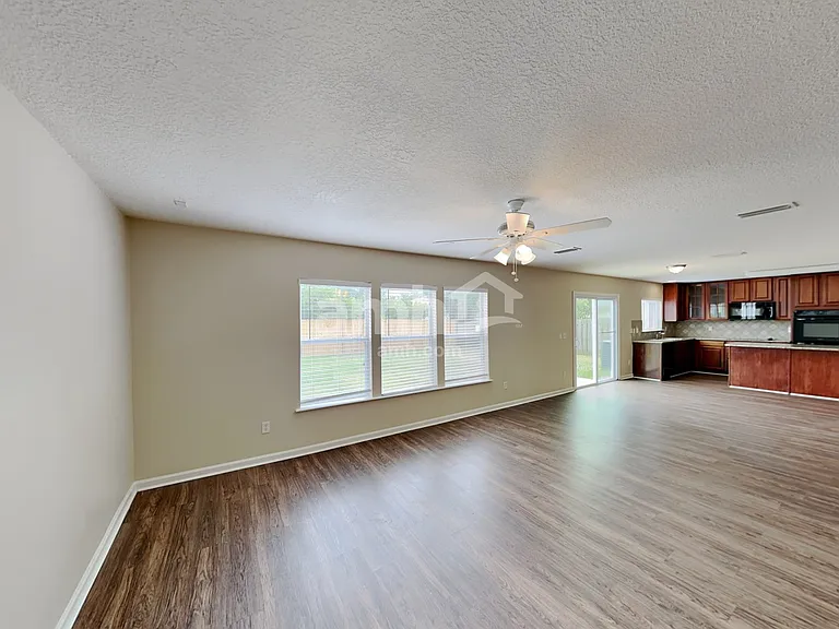 664 Mackenzie Cir — Photo 7
