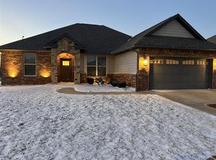 6701 Cherokee Dr, Warr Acres, OK 73132