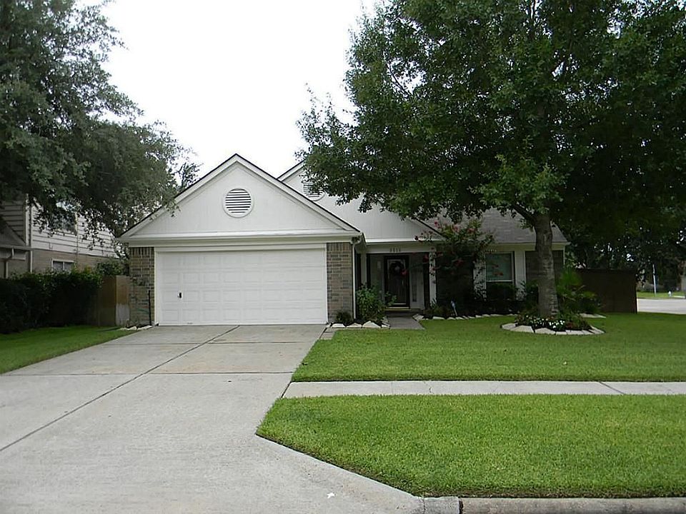 1st image of 9819 Willow Park Ln