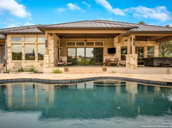 997 Majestic Hills, Blanco, TX 78606