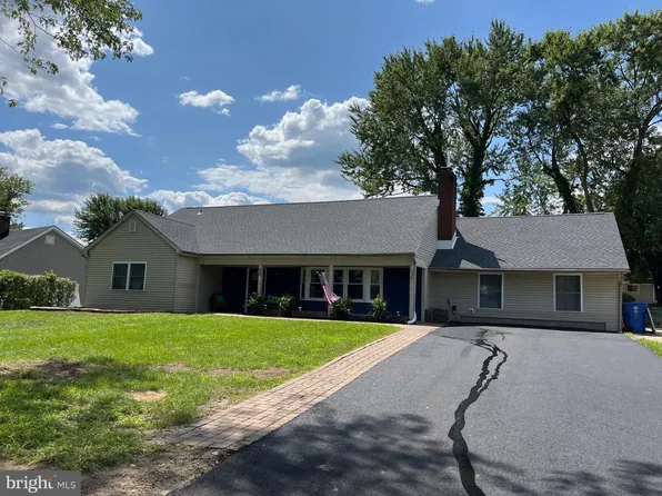 38 Woodhaven Ln, Willingboro, NJ 08046