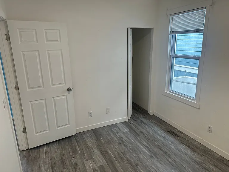 2117 E Union St — Photo 10