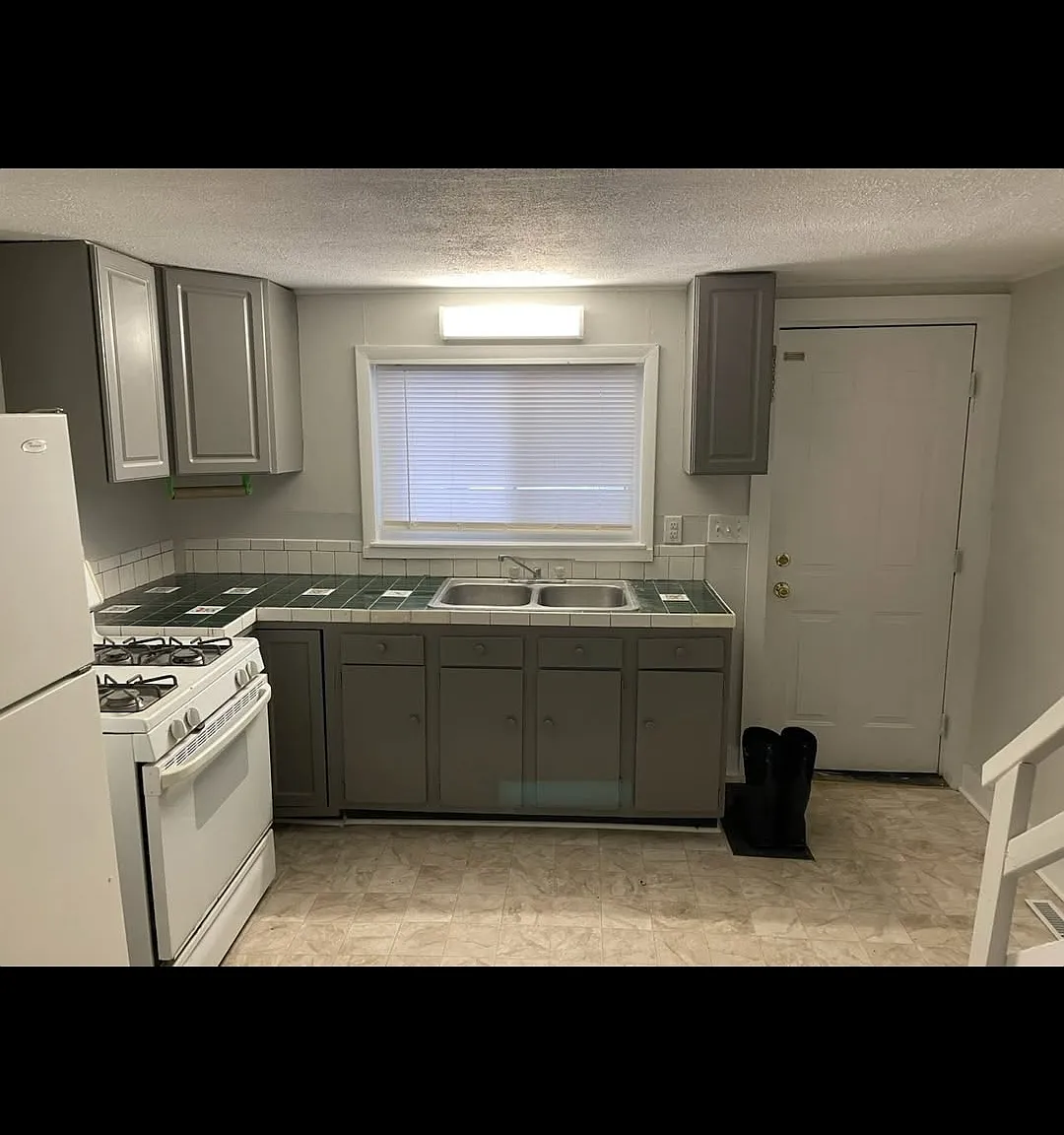 3 bed, 1100 sqft, $1,595 — Photo 1