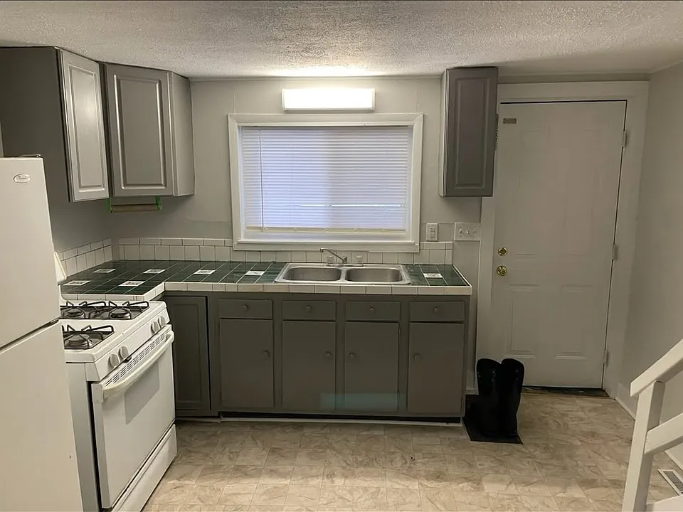 32 N Greenbush St #2