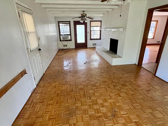 5th image of 984 Colbourne Ave