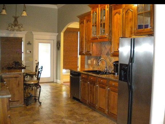 4th image of 233 Lakewood Dr
