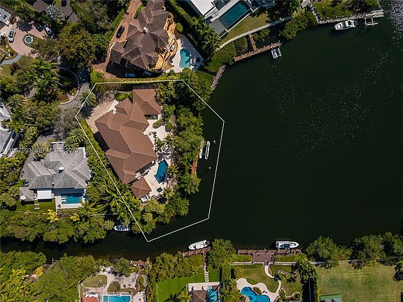 3rd image of 460 Costanera Rd