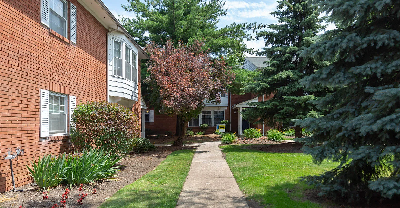 Oxford Court — Photo 1