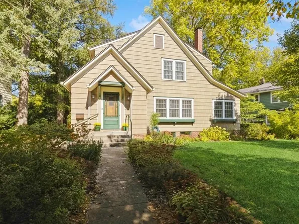 2107 Graeber St, Ames, IA 50014