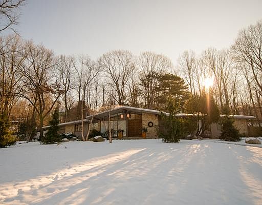 1st image of 3316 S Twyckenham Dr