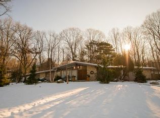 3316 S Twyckenham Dr, South Bend, IN 46614