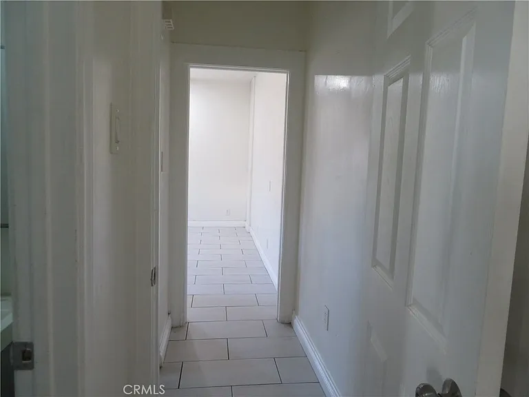 3923 1/4 S Normandie Ave — Photo 5