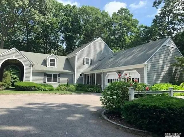 10 Matinecock Farms Rd, Glen Cove, NY 11542
