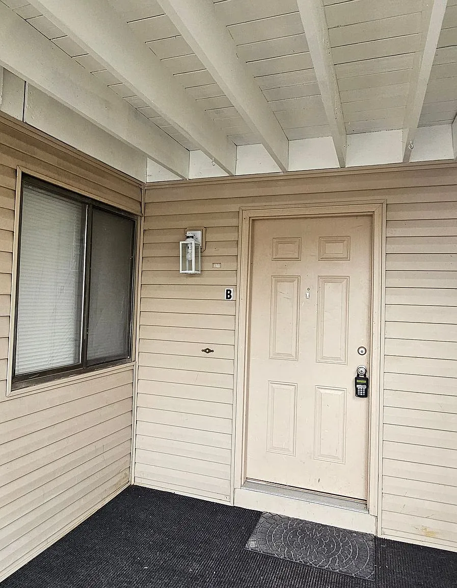 WOW! So much living space; convenient Olathe location! — Photo 4