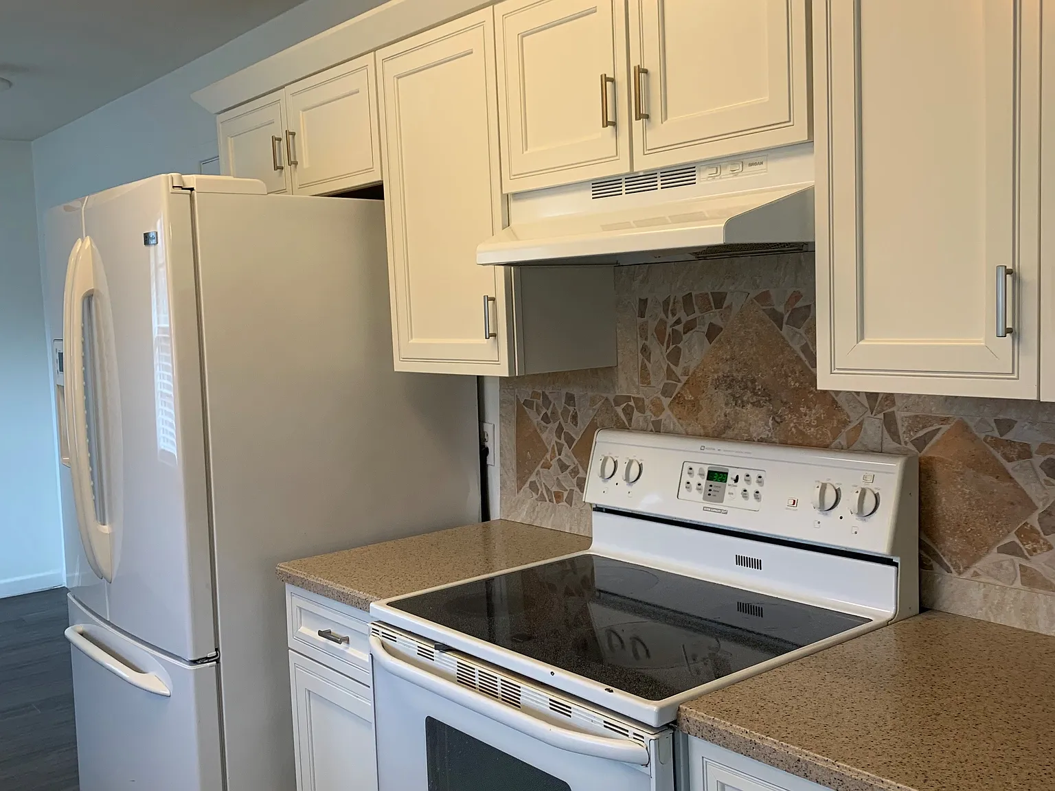 3 bed, 1628 sqft, $2,700 — Photo 4