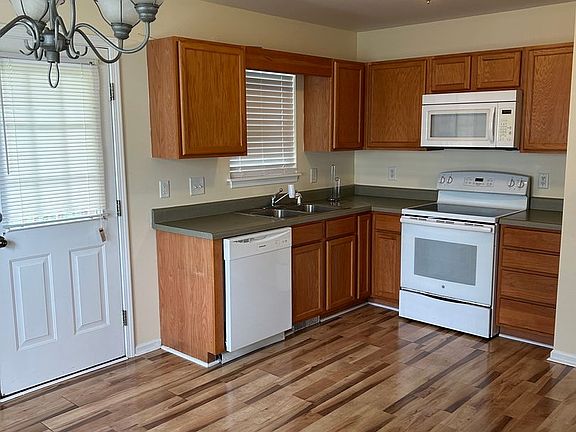 3rd image of 405 James Toney Dr