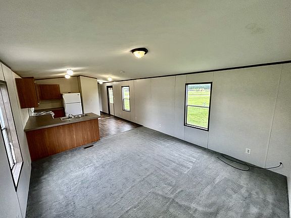 2nd image of 16334 County Road 1526garden Oaks #124