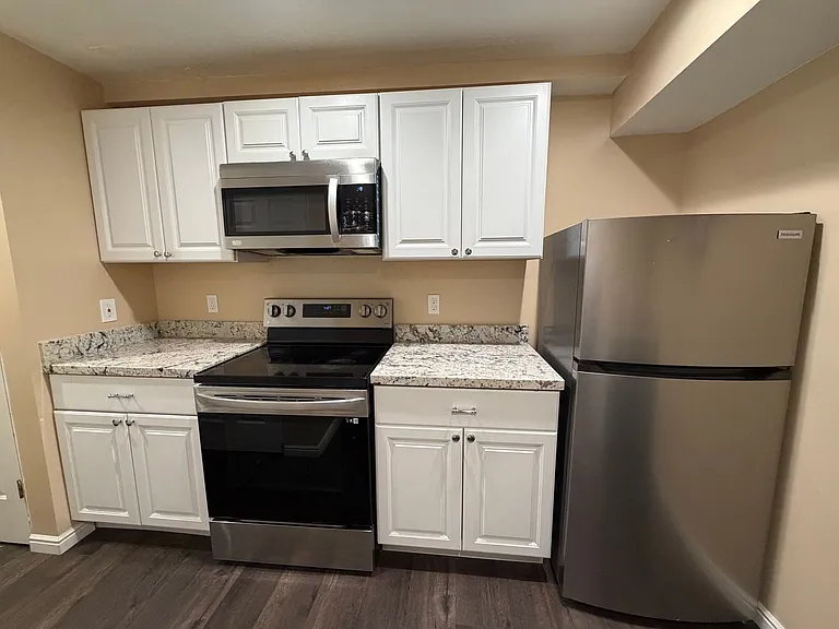 2080 E Debeers Dr — Photo 3