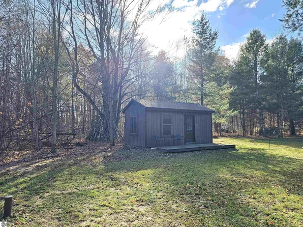 679 Donaldson St, Lake City, MI 49651