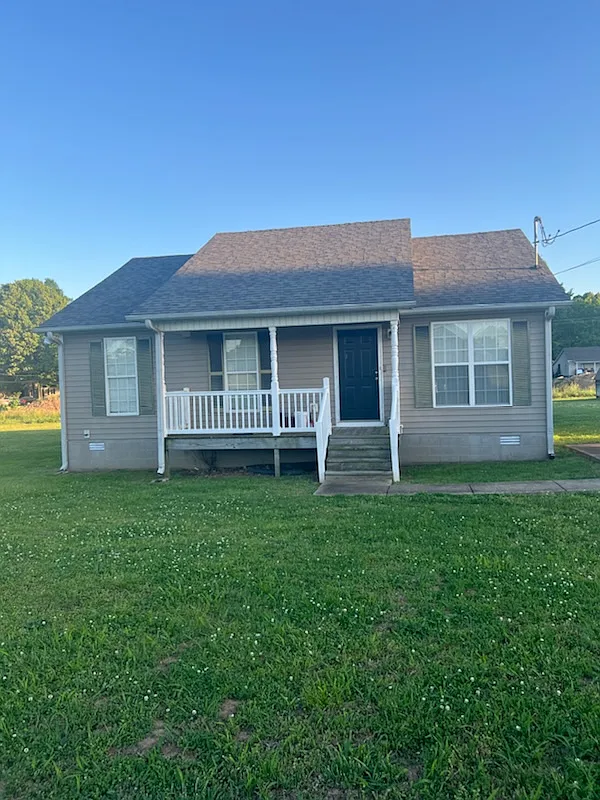 3 bed, 1152 sqft, $1,300 — Photo 1