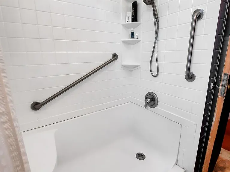 214 Sudbrook Ln — Photo 12