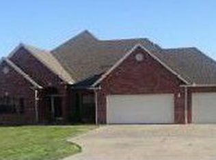 2205 NE 18th St, Moore, OK 73160