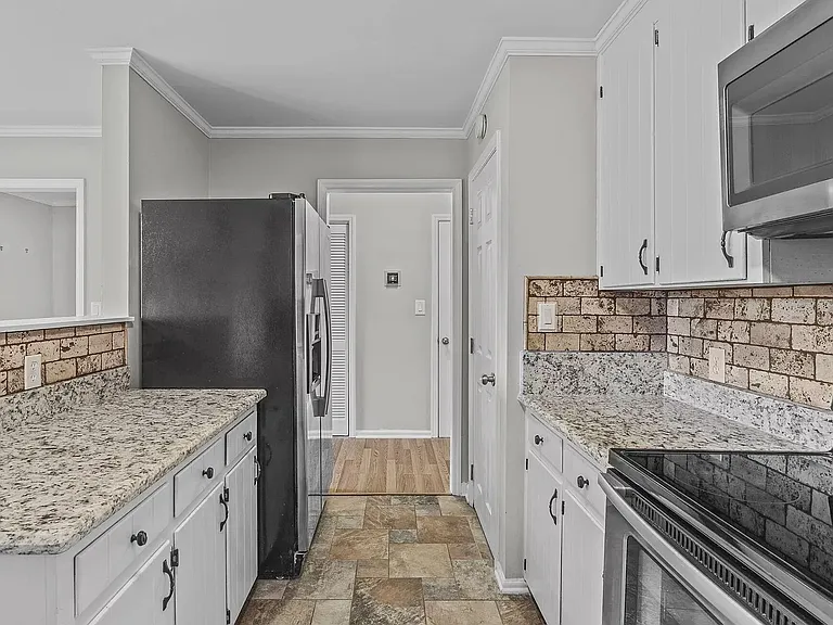 631 Bashford Rd — Photo 6