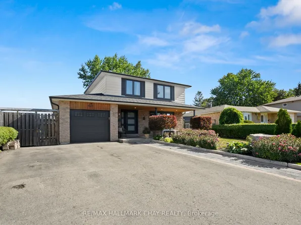 8 Grassington Cres, Brampton, ON L6S 1Z6