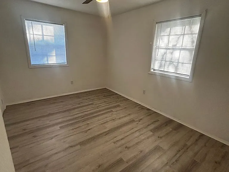 330 Meadowbrook Ln — Photo 11