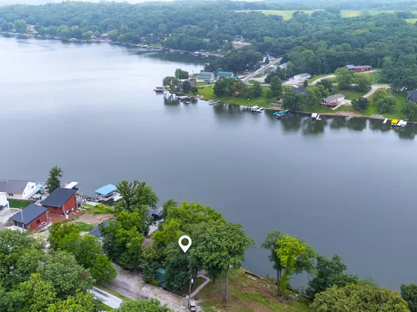 8360 Lakeshore Dr, Dexter, IA 50070