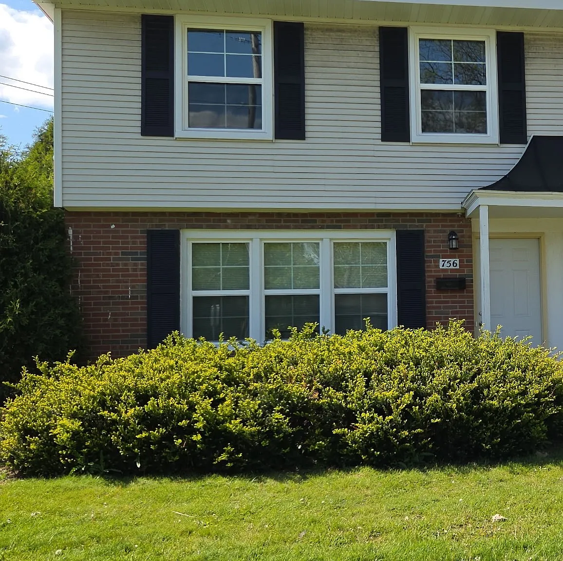 3 bed, 1.5 bath, 1100 sqft, $2,100 — Photo 1
