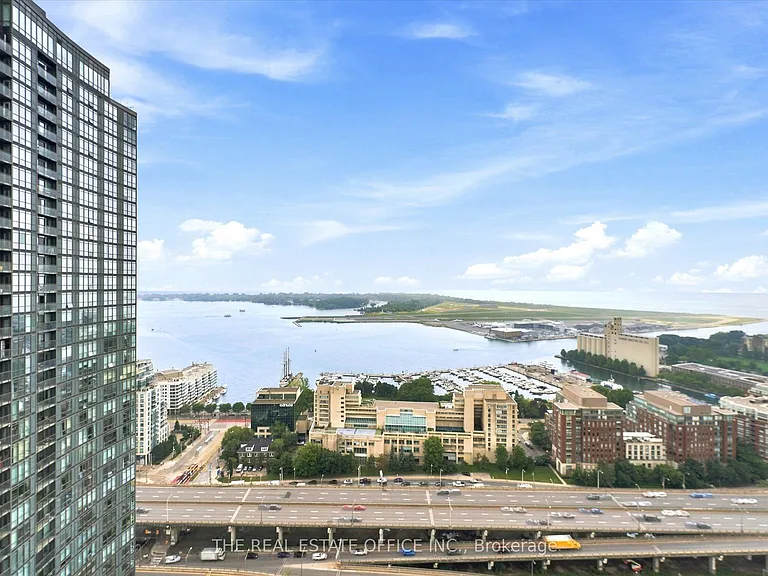 15 Fort York Blvd #4212 — Photo 21