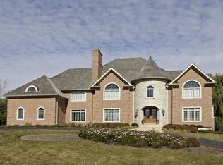 155 N Wynstone Dr, North Barrington, IL