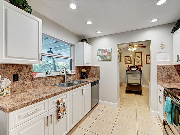 3rd image of 1073 SW 25th Avenue