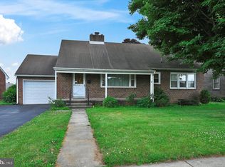 11 Lancaster Ave, Denver, PA 17517