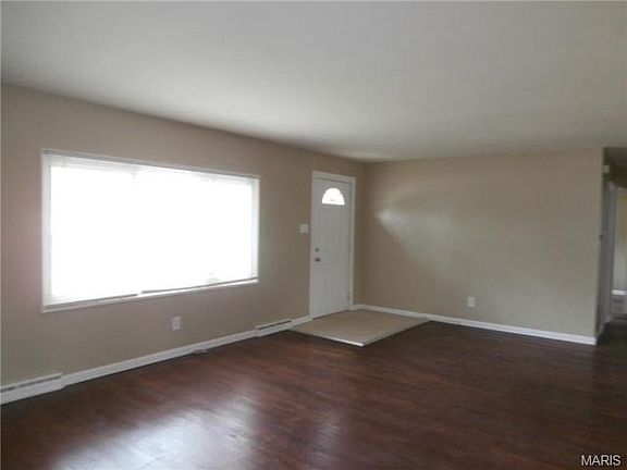 4th image of 6804 Village Square Dr