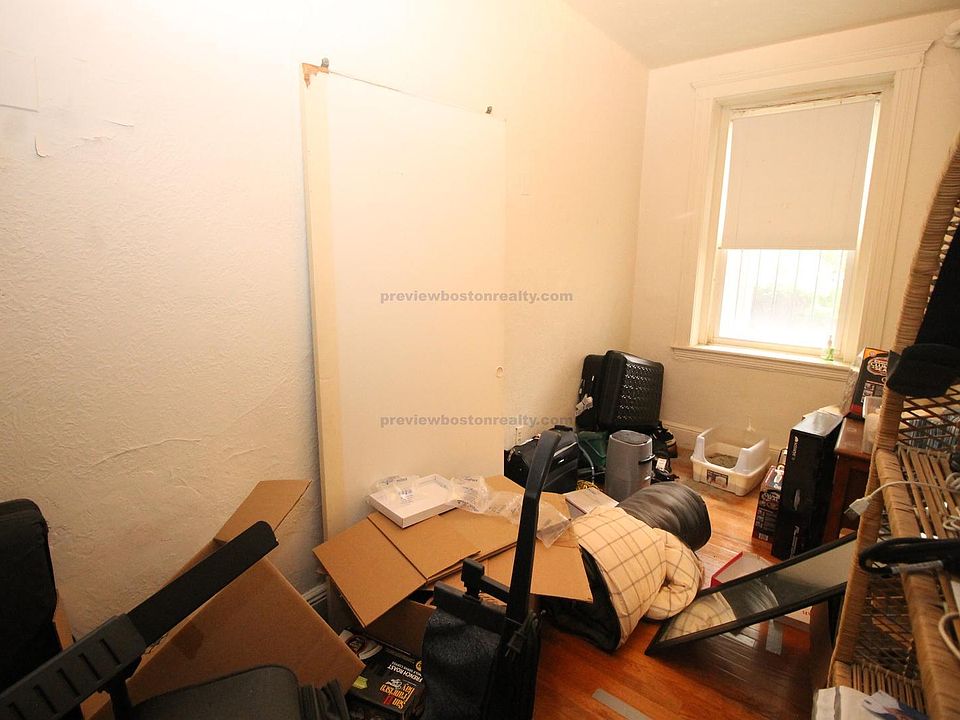 2nd image of 1810 Commonwealth Ave #124