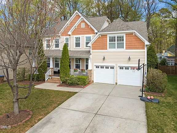 2nd image of 320 Forbes Rd