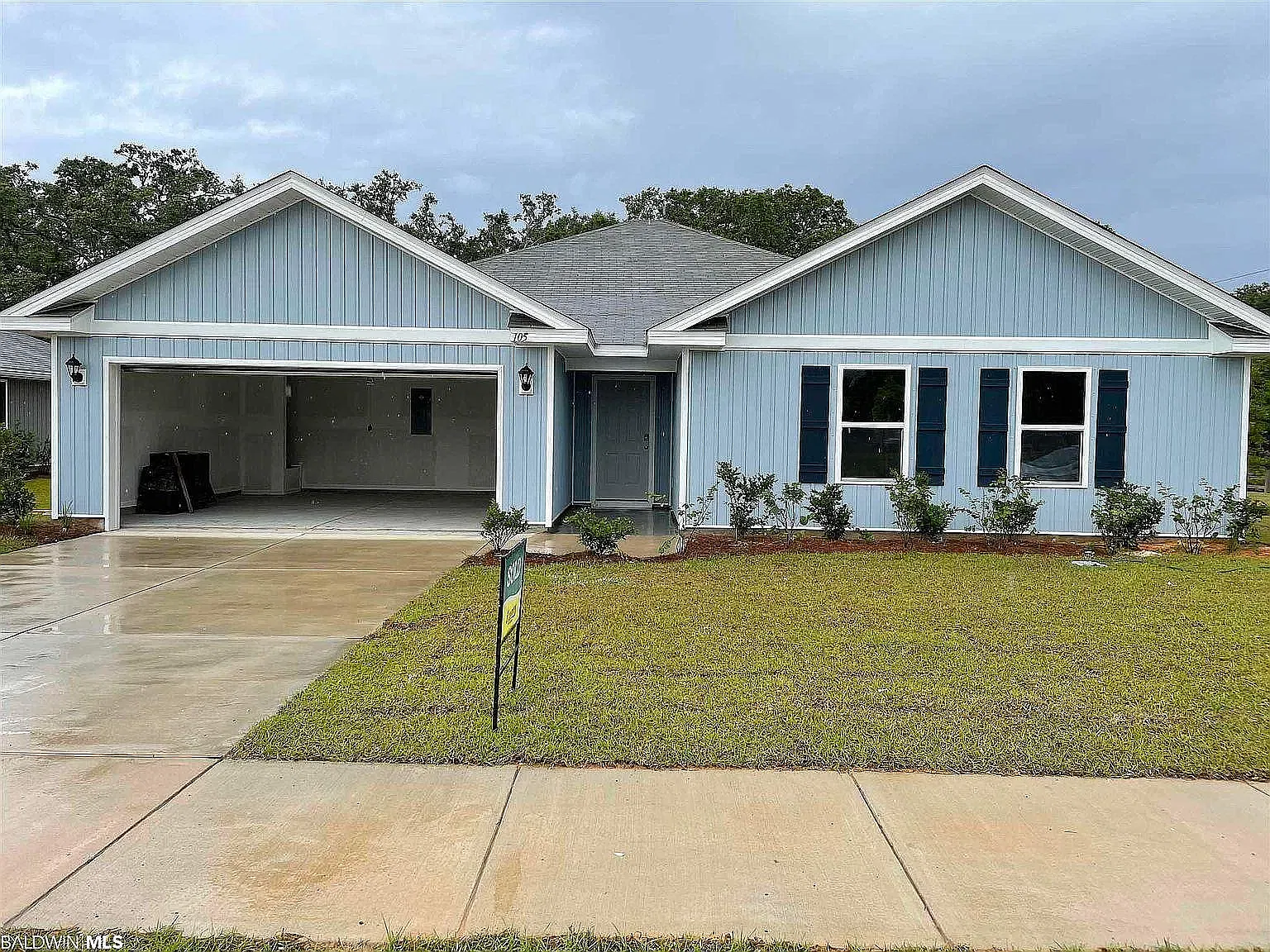 4 bed, 2276 sqft, $2,400 — Photo 1