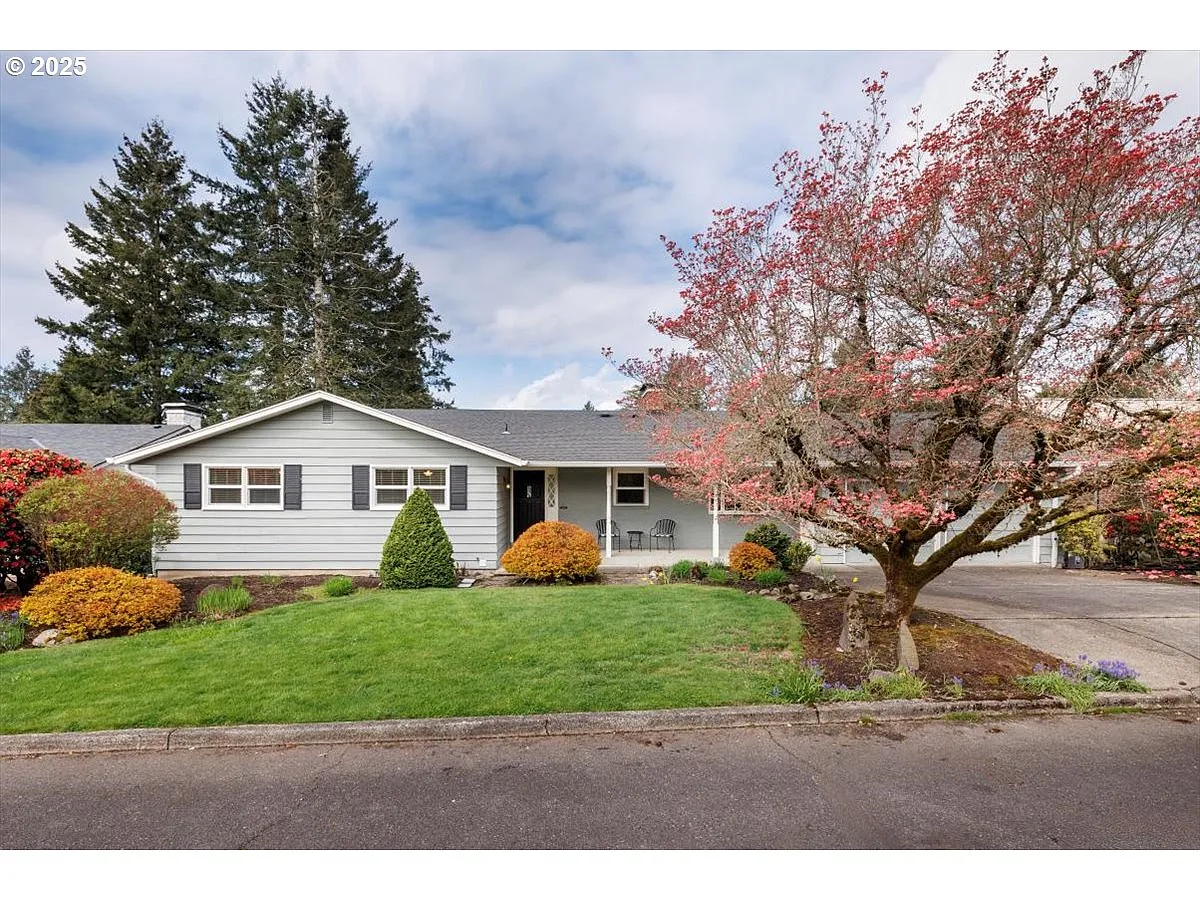 2415 SW Timberline Dr photo 1