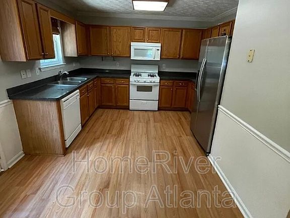 2nd image of 200 Richmond Pl