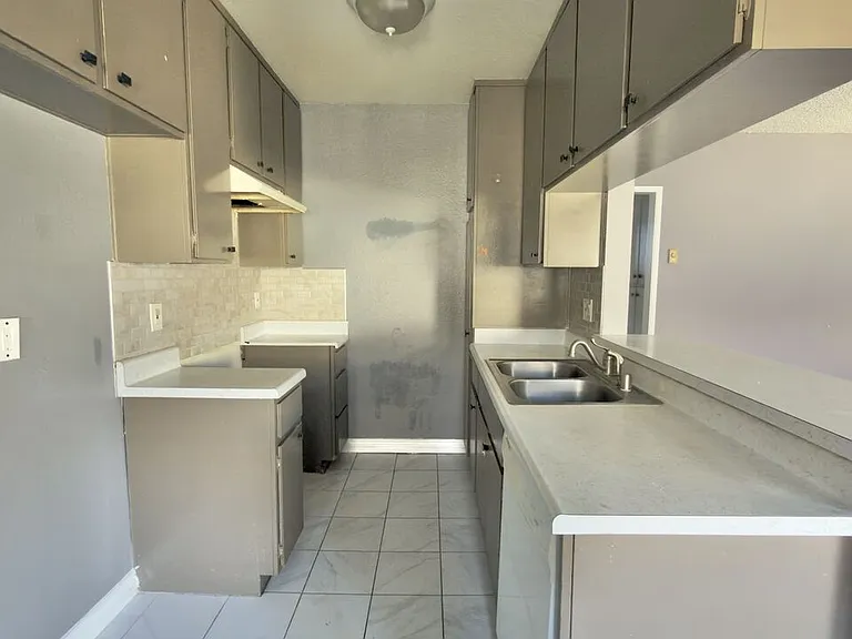 837 S Ardmore Ave #6 — Photo 6